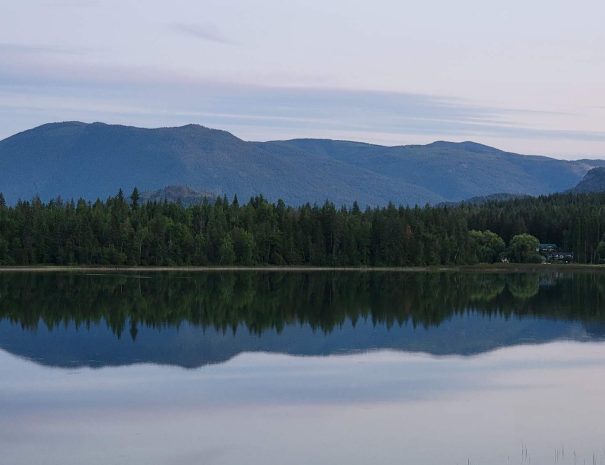 Bossa Nova Lakehouse Shuswap Vacation Rental Airbnb 4
