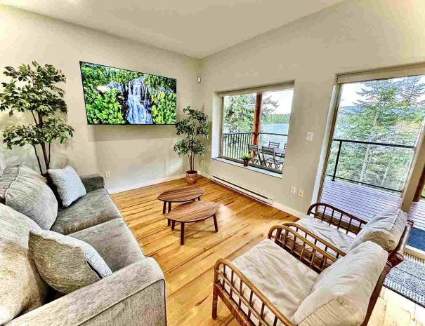 Airbnb Shuswap North Okanagan Lake View