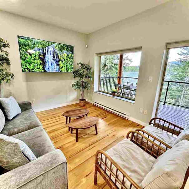 Airbnb Shuswap North Okanagan Lake View
